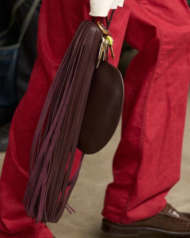 مجموعة "كالفن كلاين" من توقيع "فيرونيكا ليوني"... مرحة وأنيقة في آنٍ واحد