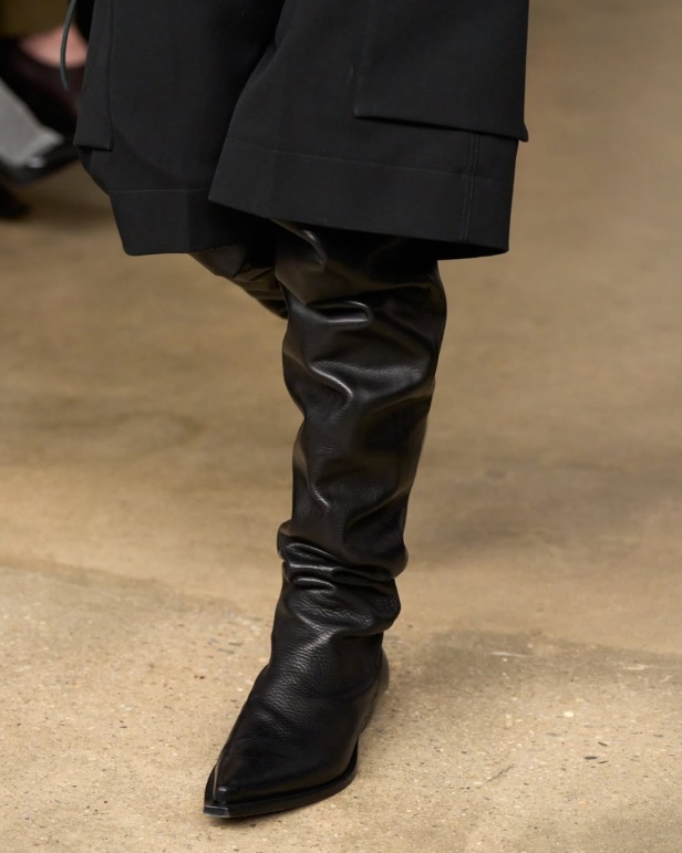 مجموعة "كالفن كلاين" من توقيع "فيرونيكا ليوني"... مرحة وأنيقة في آنٍ واحد