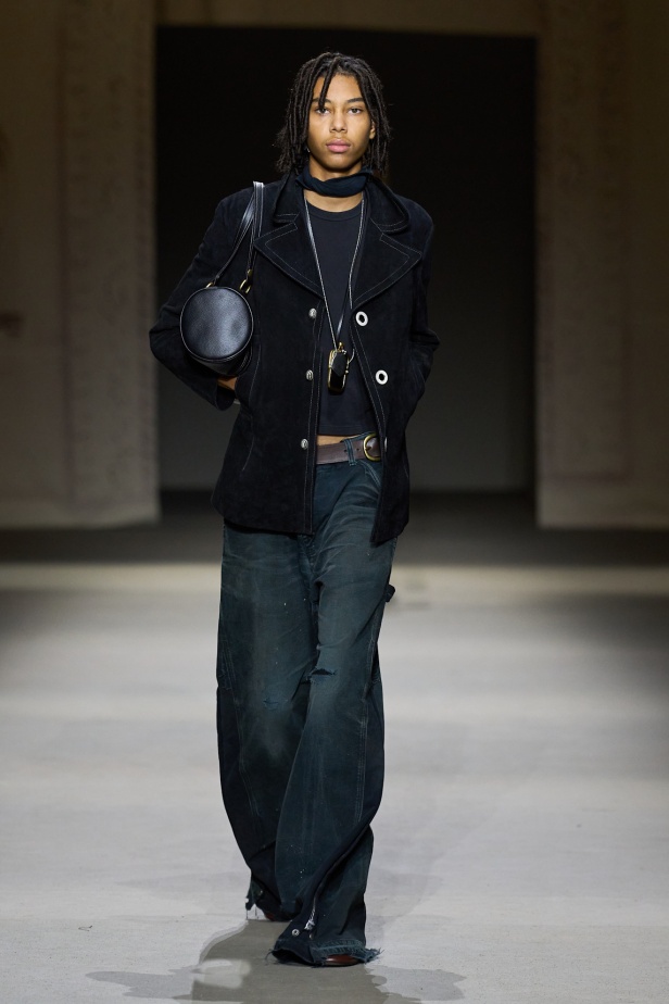 مجموعة كوتش لربيع 2026 تجسّد روح نيويورك وتناقضاتها الفريدة