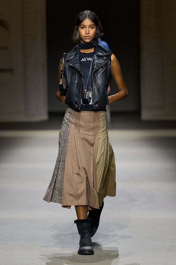 مجموعة كوتش لربيع 2026 تجسّد روح نيويورك وتناقضاتها الفريدة