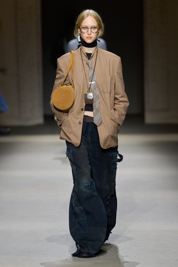 مجموعة كوتش لربيع 2026 تجسّد روح نيويورك وتناقضاتها الفريدة