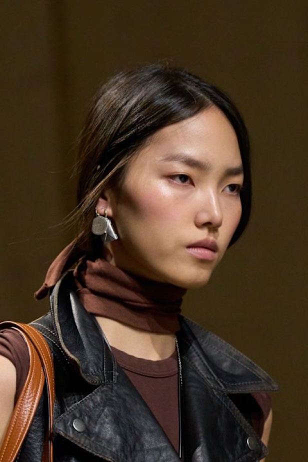 مجموعة كوتش لربيع 2026 تجسّد روح نيويورك وتناقضاتها الفريدة