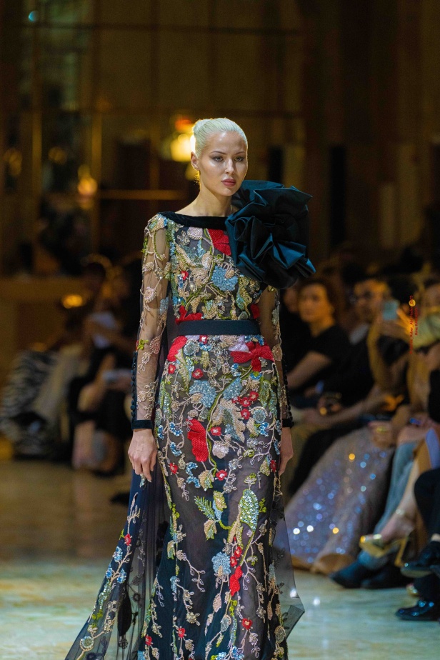 مجموعة روبير أبي نادر تحاكي استثنائية المرأة في باريس 