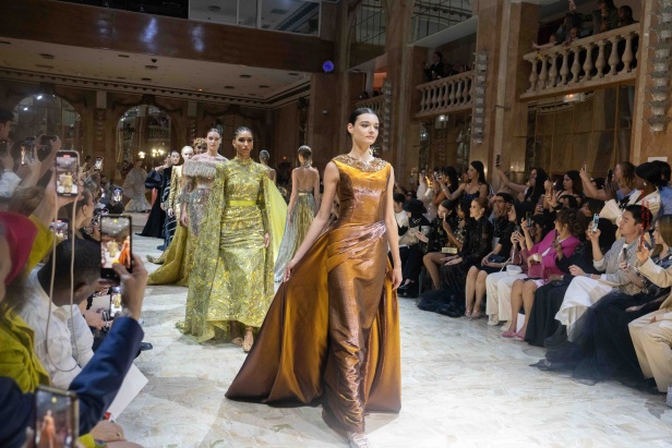 مجموعة روبير أبي نادر تحاكي استثنائية المرأة في باريس 