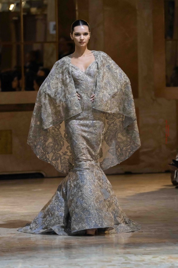 مجموعة روبير أبي نادر تحاكي استثنائية المرأة في باريس 