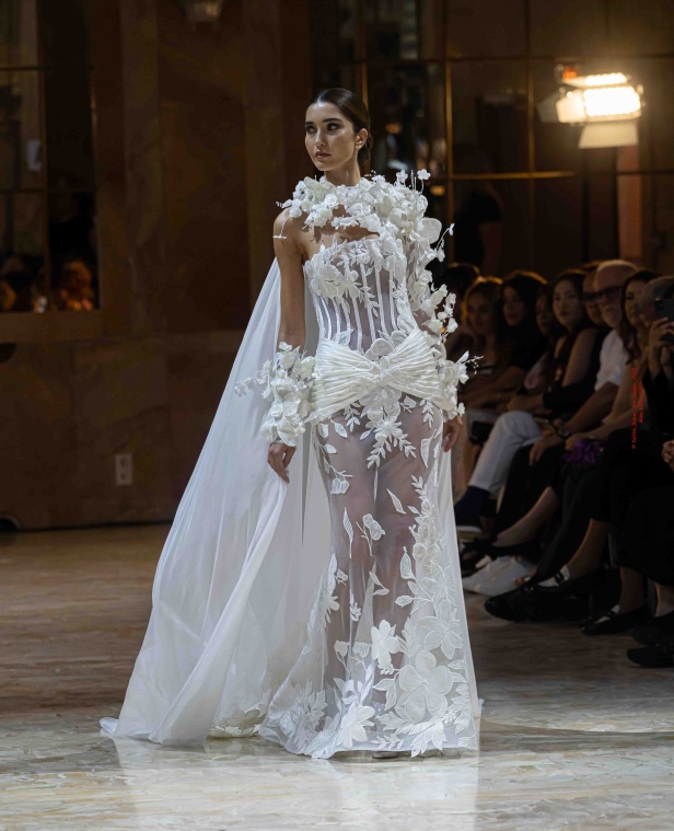 مجموعة روبير أبي نادر تحاكي استثنائية المرأة في باريس 