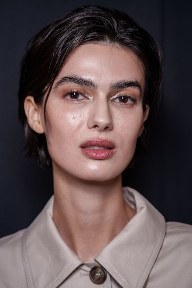 عرض أزياء مجموعة Emporio Armani لربيع وصيف 2026