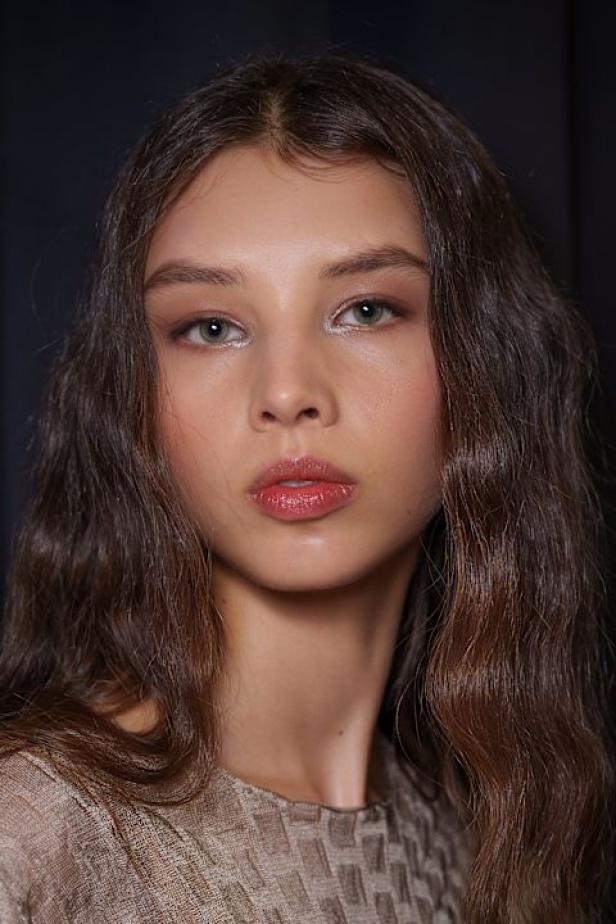 عرض أزياء مجموعة Emporio Armani لربيع وصيف 2026