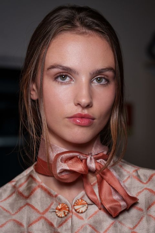 عرض أزياء مجموعة Emporio Armani لربيع وصيف 2026