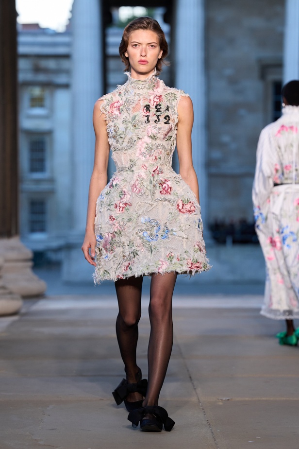 الطبعات عنوان مجموعة Erdem لربيع 2026