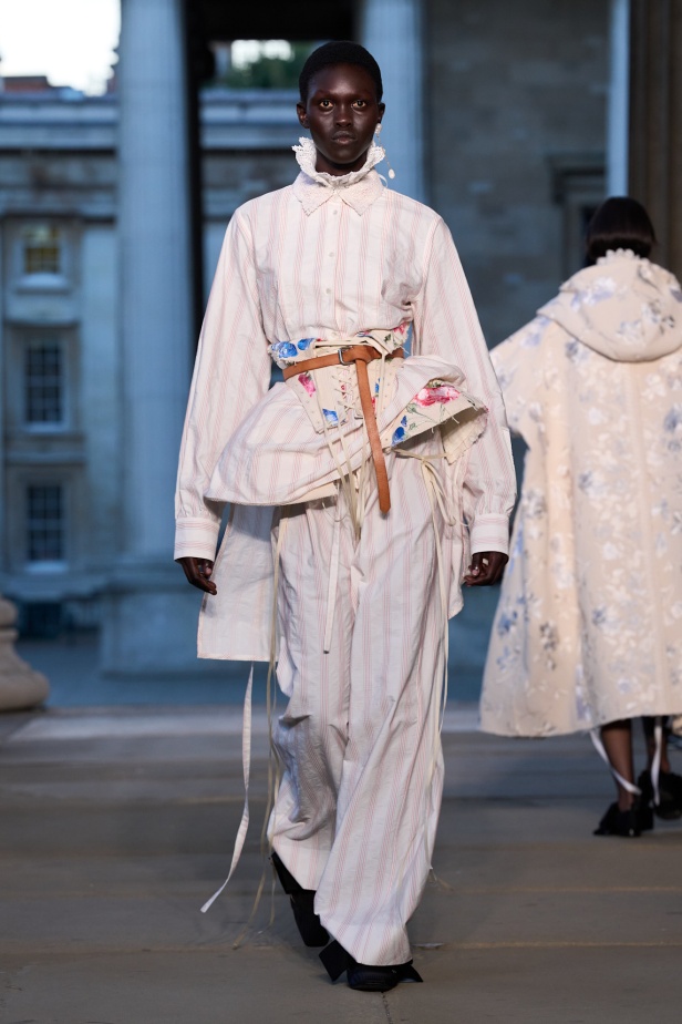 الطبعات عنوان مجموعة Erdem لربيع 2026