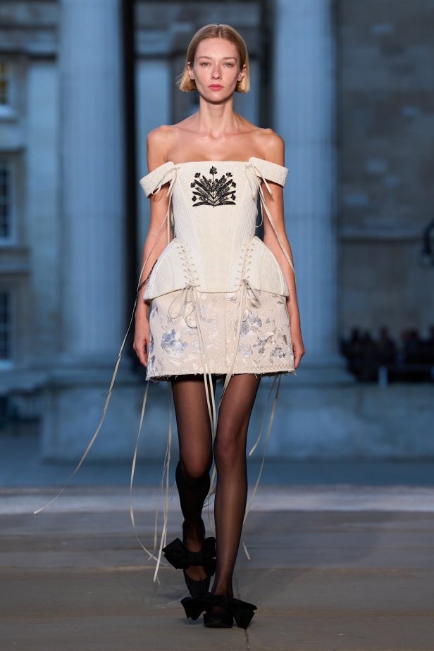 الطبعات عنوان مجموعة Erdem لربيع 2026