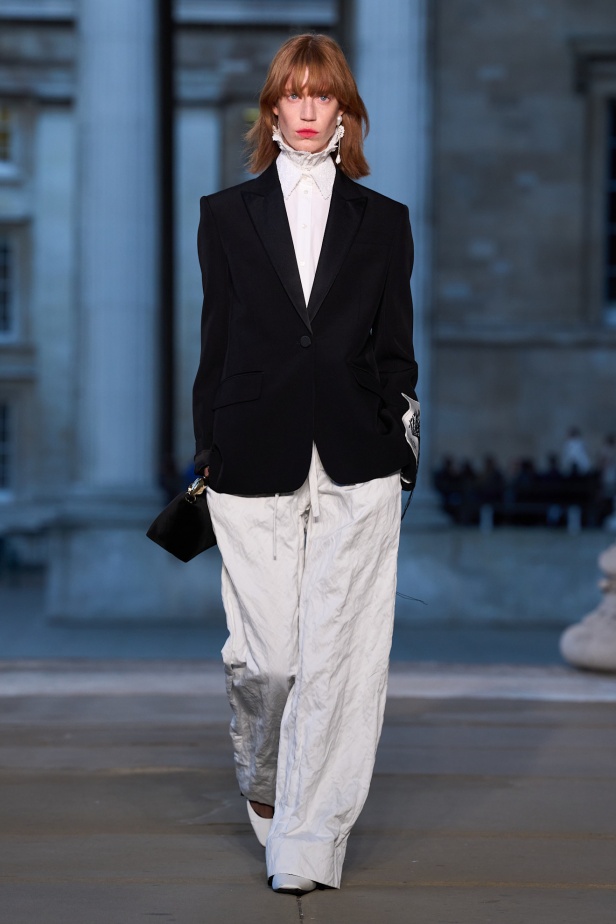 الطبعات عنوان مجموعة Erdem لربيع 2026