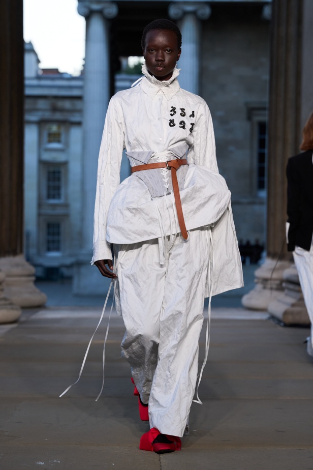 الطبعات عنوان مجموعة Erdem لربيع 2026