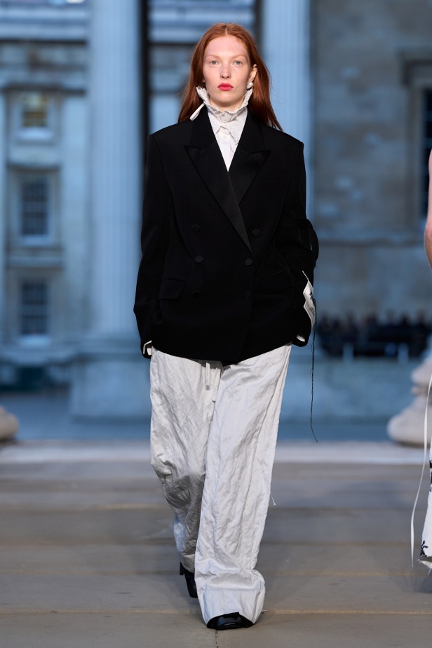 الطبعات عنوان مجموعة Erdem لربيع 2026