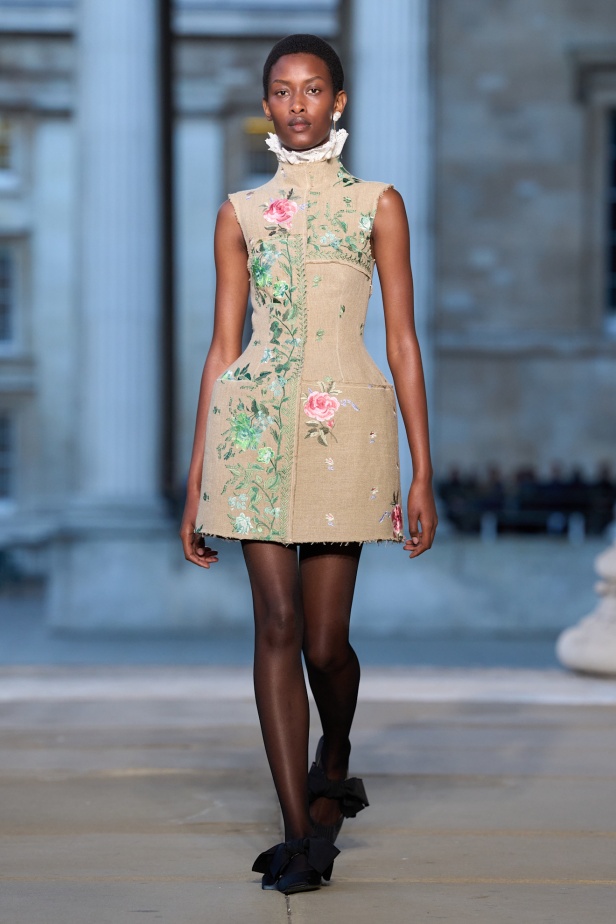 الطبعات عنوان مجموعة Erdem لربيع 2026