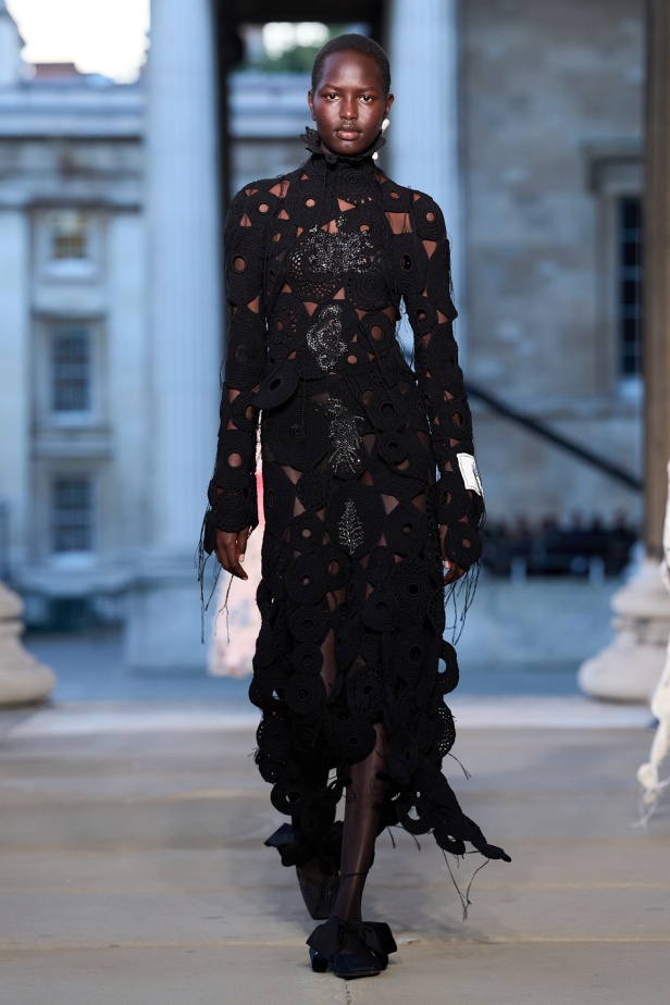 الطبعات عنوان مجموعة Erdem لربيع 2026