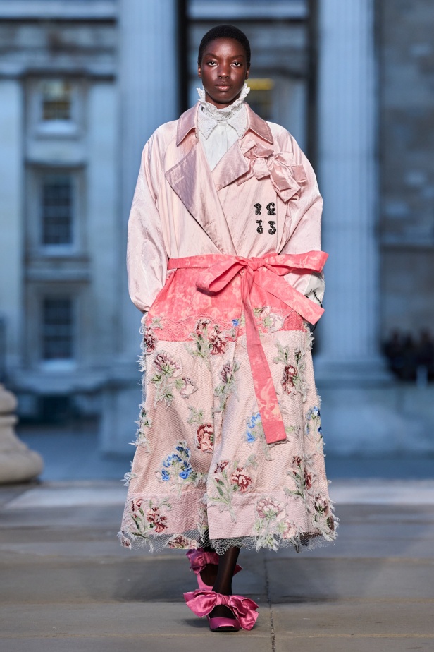 الطبعات عنوان مجموعة Erdem لربيع 2026