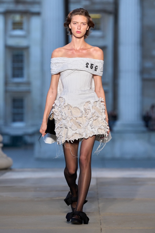 الطبعات عنوان مجموعة Erdem لربيع 2026