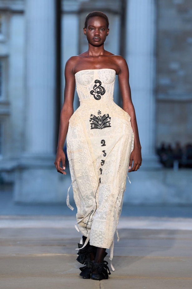 الطبعات عنوان مجموعة Erdem لربيع 2026