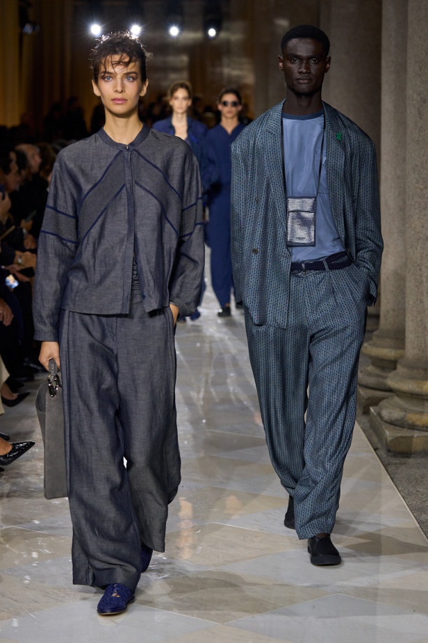 "جورجيو أرماني" يقدّم درسًا أخيرًا بالأناقة في مجموعة ربيع 2026... عرض تحوّل إلى وداع مؤثّر 