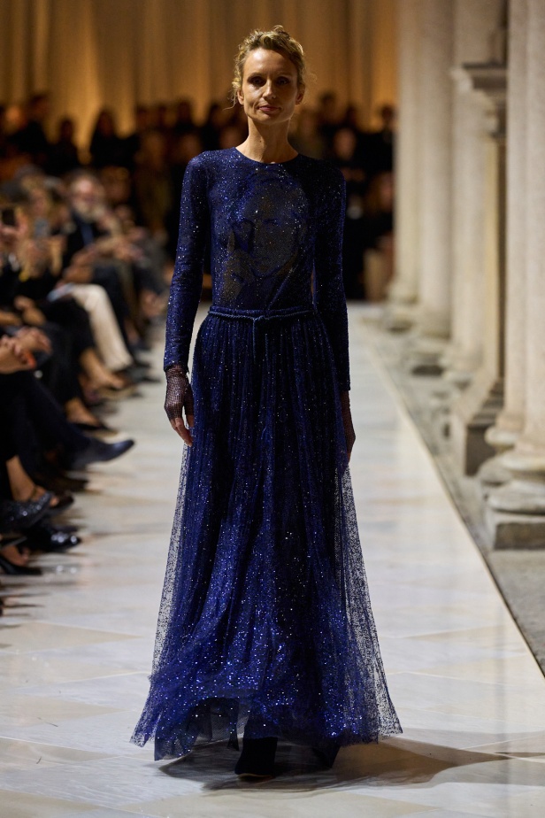 "جورجيو أرماني" يقدّم درسًا أخيرًا بالأناقة في مجموعة ربيع 2026... عرض تحوّل إلى وداع مؤثّر 