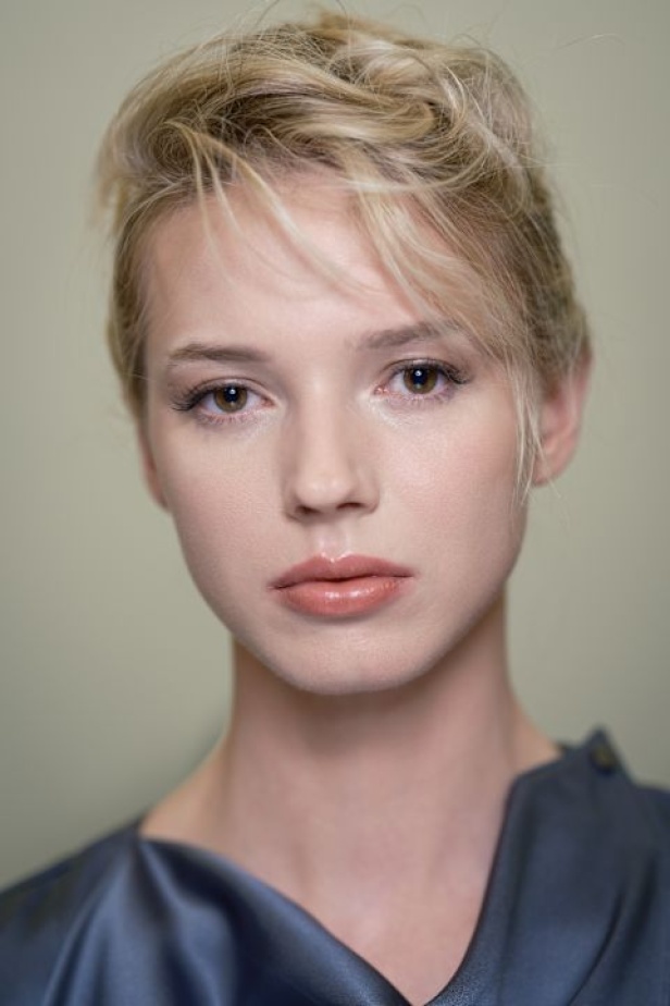 "جورجيو أرماني" يقدّم درسًا أخيرًا بالأناقة في مجموعة ربيع 2026... عرض تحوّل إلى وداع مؤثّر 