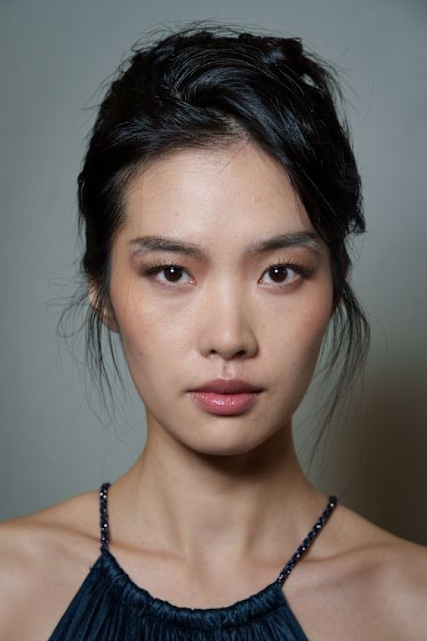 "جورجيو أرماني" يقدّم درسًا أخيرًا بالأناقة في مجموعة ربيع 2026... عرض تحوّل إلى وداع مؤثّر 