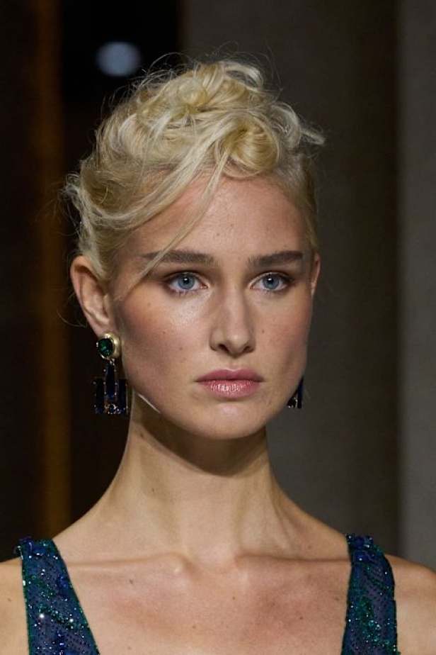 "جورجيو أرماني" يقدّم درسًا أخيرًا بالأناقة في مجموعة ربيع 2026... عرض تحوّل إلى وداع مؤثّر 