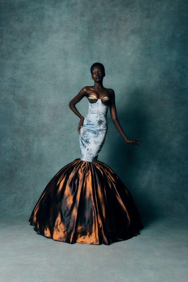 Harris Reed يستلهم من أجواء لندن في السبعينيات لمجموعة ربيع وصيف 2026