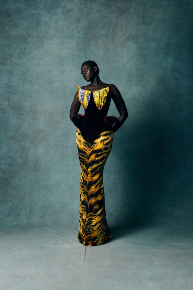 Harris Reed يستلهم من أجواء لندن في السبعينيات لمجموعة ربيع وصيف 2026