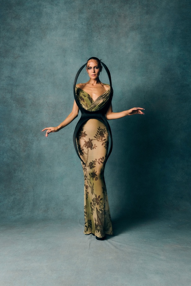 Harris Reed يستلهم من أجواء لندن في السبعينيات لمجموعة ربيع وصيف 2026