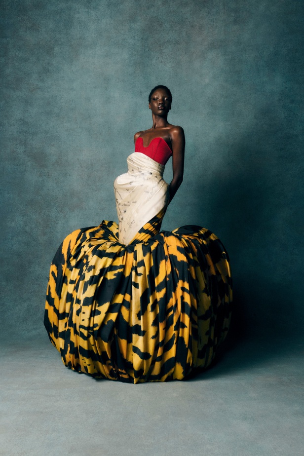 Harris Reed يستلهم من أجواء لندن في السبعينيات لمجموعة ربيع وصيف 2026