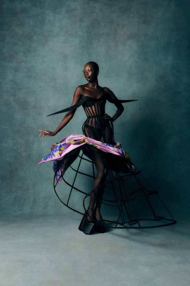 Harris Reed يستلهم من أجواء لندن في السبعينيات لمجموعة ربيع وصيف 2026