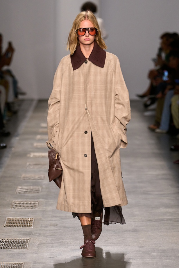 بين الأناقة الايطالية والحيوية البريطانية مجموعة ايسبرغ لموسم ربيع 2026