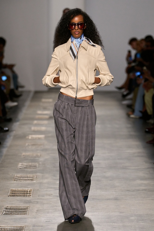 بين الأناقة الايطالية والحيوية البريطانية مجموعة ايسبرغ لموسم ربيع 2026