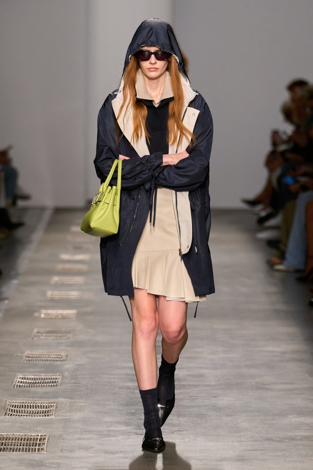 بين الأناقة الايطالية والحيوية البريطانية مجموعة ايسبرغ لموسم ربيع 2026