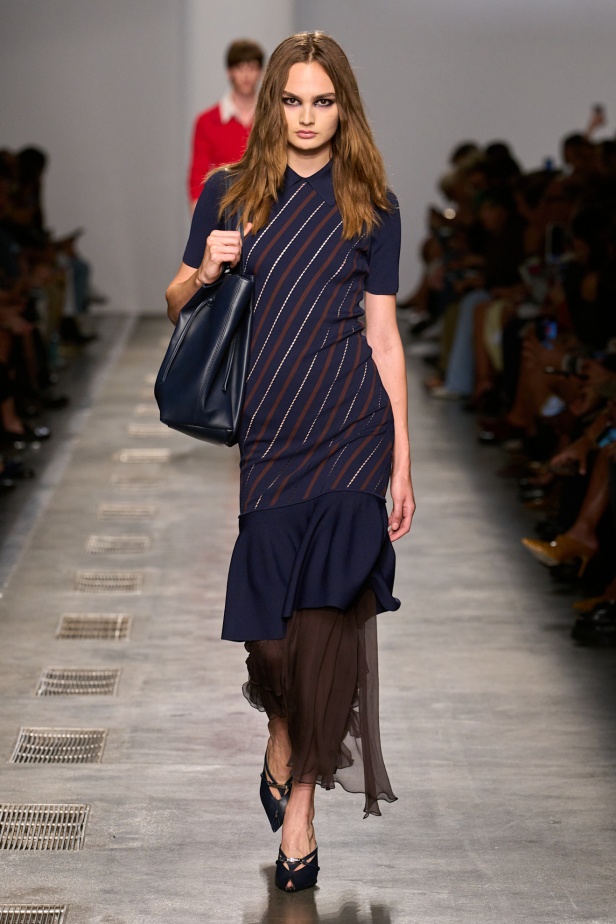 بين الأناقة الايطالية والحيوية البريطانية مجموعة ايسبرغ لموسم ربيع 2026