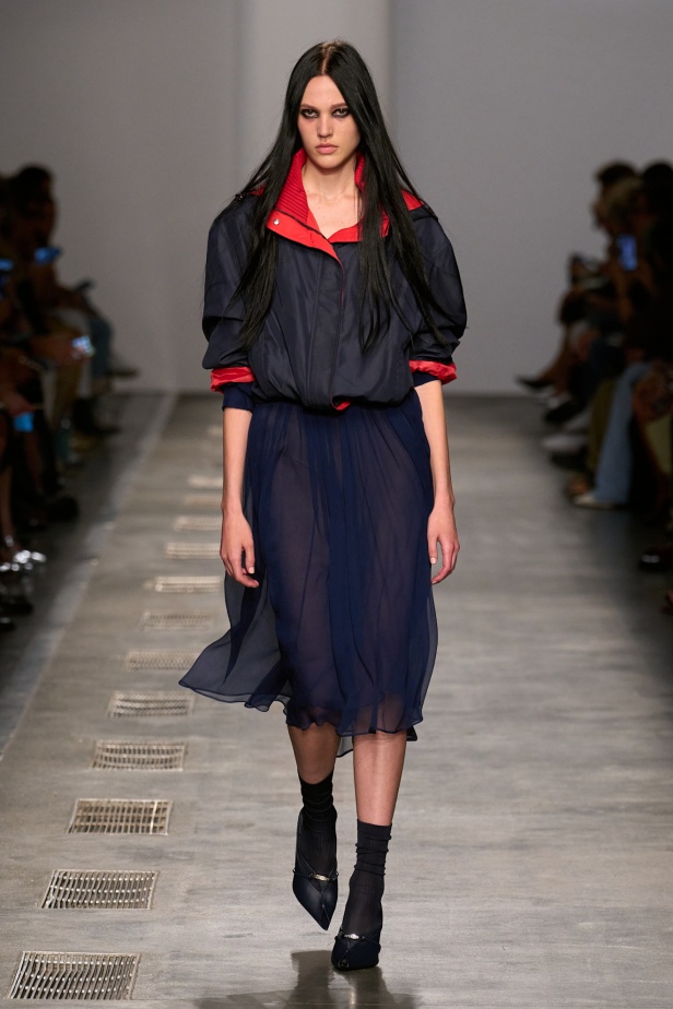 بين الأناقة الايطالية والحيوية البريطانية مجموعة ايسبرغ لموسم ربيع 2026