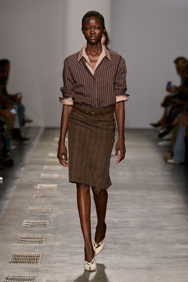 بين الأناقة الايطالية والحيوية البريطانية مجموعة ايسبرغ لموسم ربيع 2026