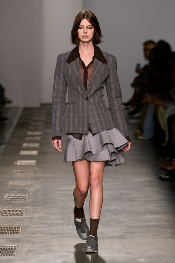 بين الأناقة الايطالية والحيوية البريطانية مجموعة ايسبرغ لموسم ربيع 2026