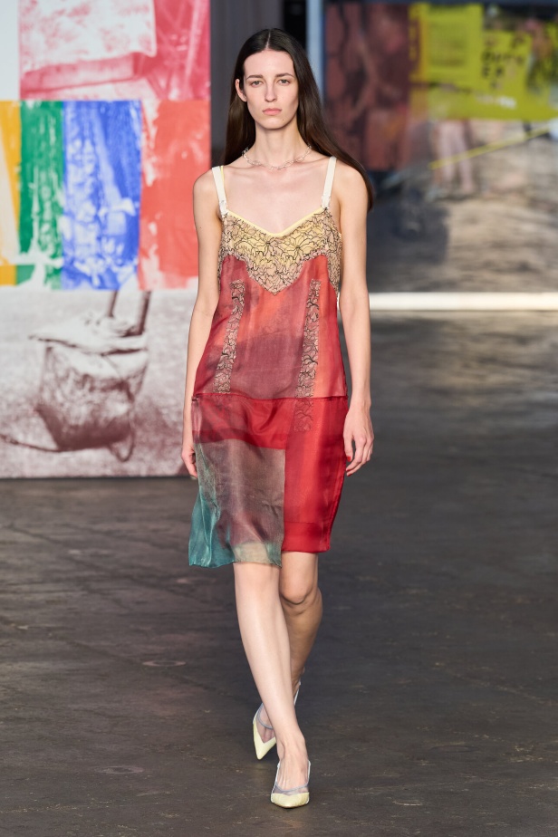 عرض أزياء Jason Wu لربيع وصيف 2026