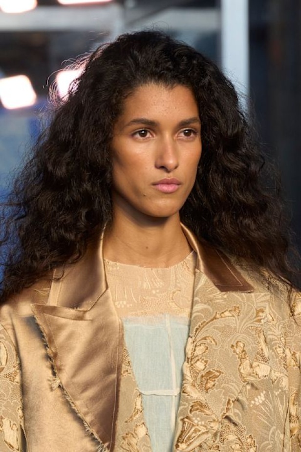 عرض أزياء Jason Wu لربيع وصيف 2026