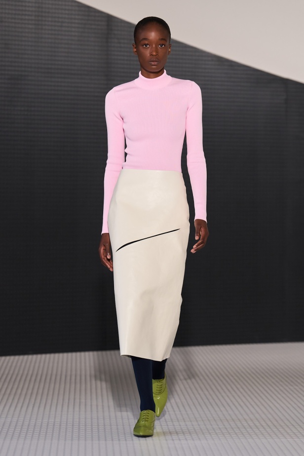 البساطة تتجلّى في مجموعة "سيمون بيلوتي" الأولى لعلامة "جيل ساندر"