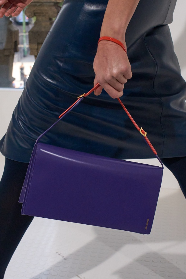 البساطة تتجلّى في مجموعة "سيمون بيلوتي" الأولى لعلامة "جيل ساندر"