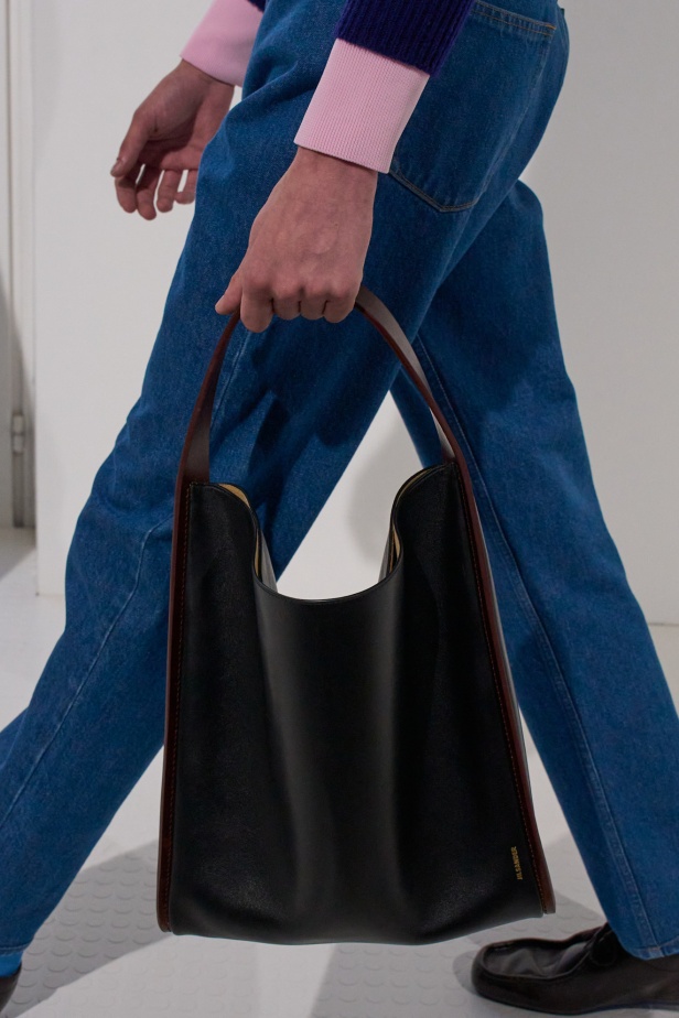 البساطة تتجلّى في مجموعة "سيمون بيلوتي" الأولى لعلامة "جيل ساندر"