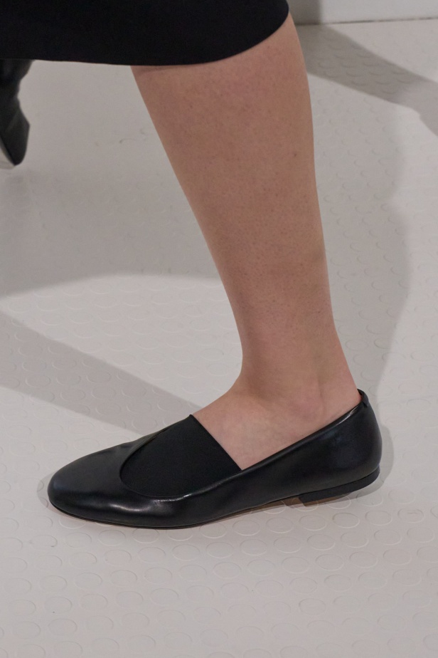 البساطة تتجلّى في مجموعة "سيمون بيلوتي" الأولى لعلامة "جيل ساندر"