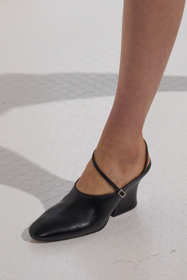 البساطة تتجلّى في مجموعة "سيمون بيلوتي" الأولى لعلامة "جيل ساندر"