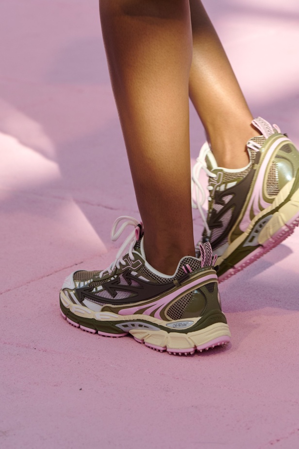 مجموعة اوف وايت لموسم ربيع 2026 بعنوان Pop Romance