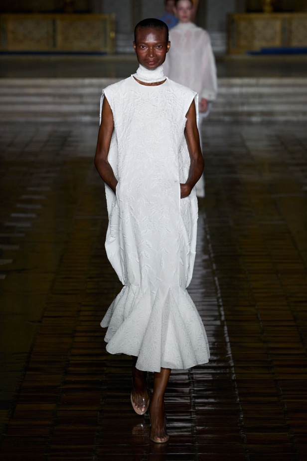 عرض أزياء مجموعة Prabal Gurung لربيع وصيف 2026